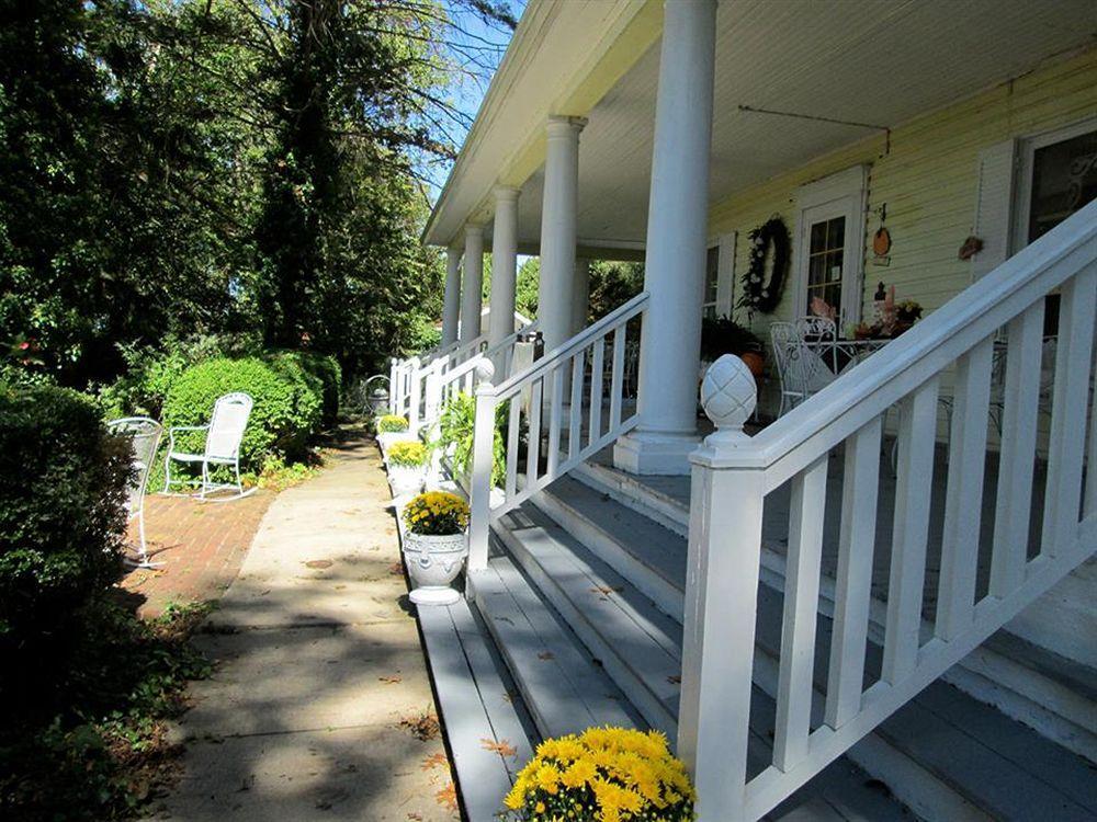 Yellow Turtle Inn New Windsor Exterior foto