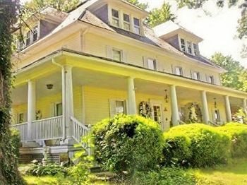 Yellow Turtle Inn New Windsor Exterior foto